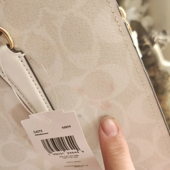 Coach white bag. Beautiful bag - Picture 12 of 12